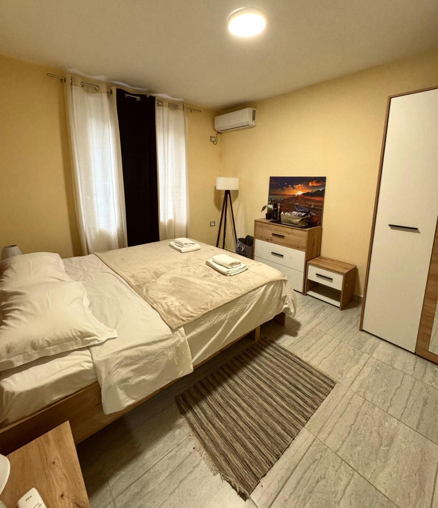 Urban Apartment In Blloku Тирана Экстерьер фото